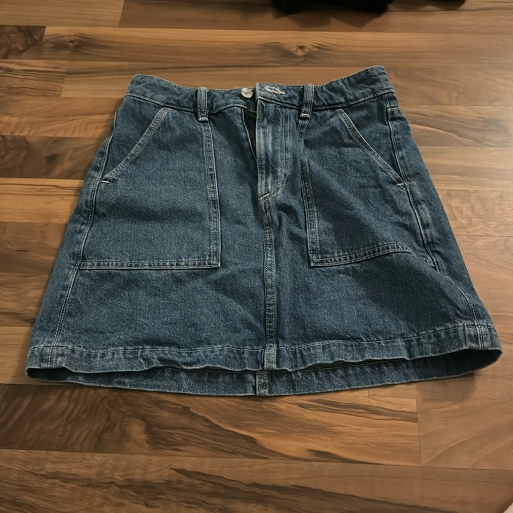 Blue denim squirt with pockets